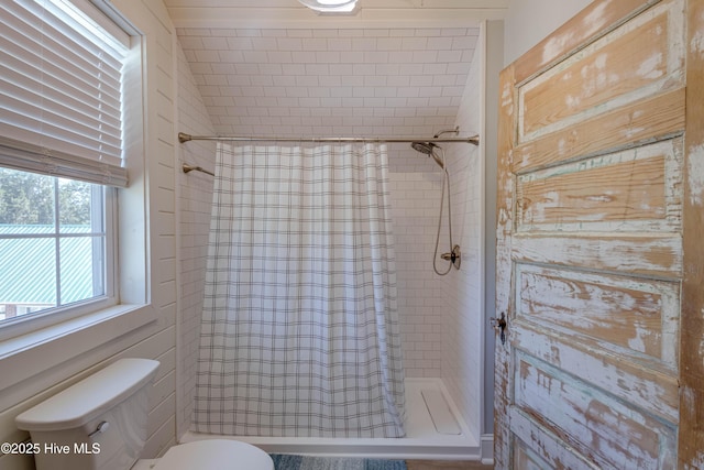528 E 6th St, Washington, NC 27889 - full bath featuring tiled shower