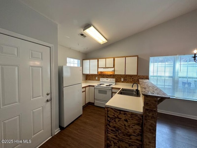 305 Saint Rosea Dr, Wilmington, NC 28405 - kitchen featuring white appliances, a sink, a peninsula, under cabinet range hood, and vaulted ceiling