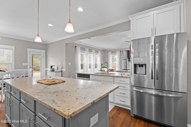264 Bibey Rd, Carthage, NC 28327 - kitchen featuring stainless steel appliances, a sink, gray cabinetry, a center island, and dark wood-style flooring