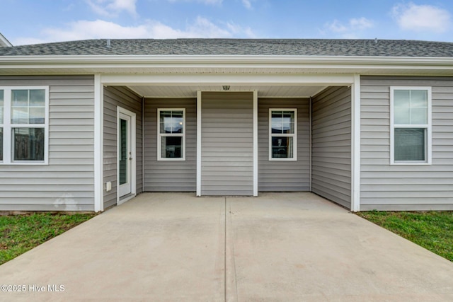 2161 Blue Bonnet Cir, Castle Hayne, NC 28429 - entrance to property with a shingled roof