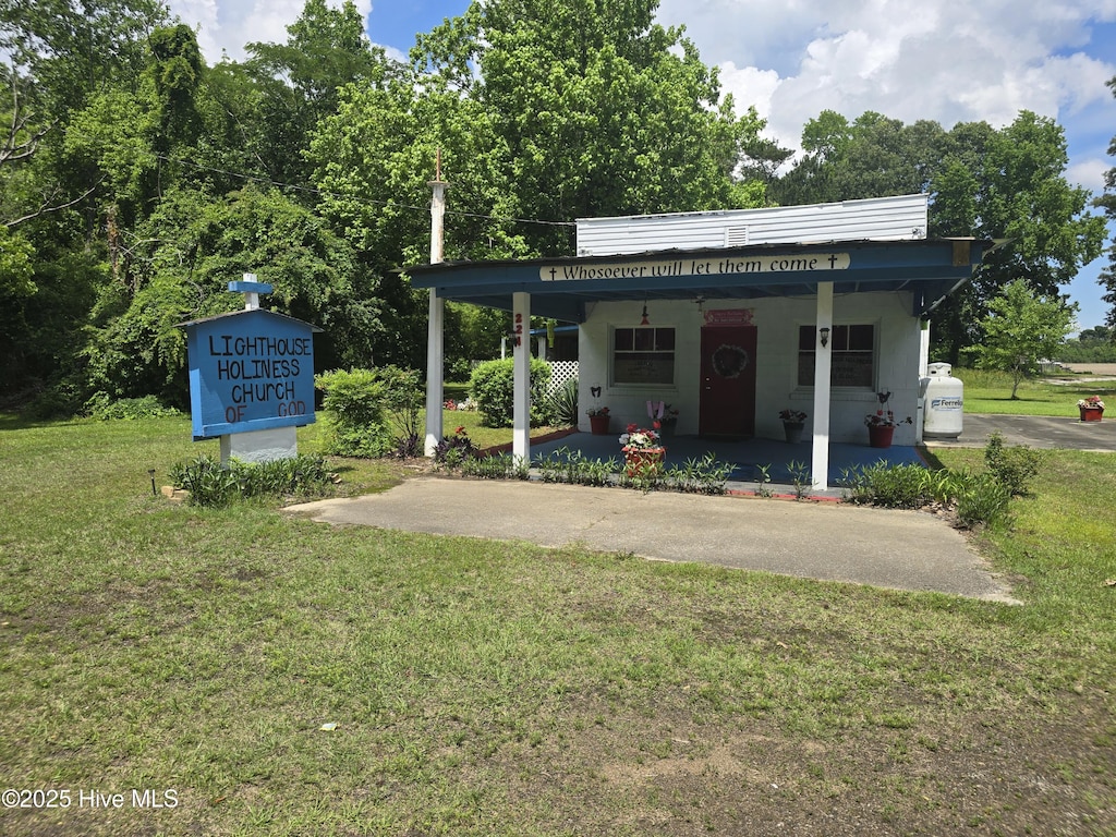 219 Poplar Neck Rd, Edenton, NC 27932 - view of front of house with a front lawn and covered porch