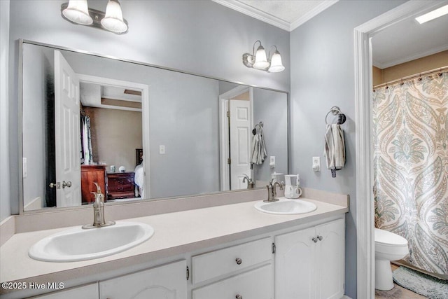 208 N Woodridge Dr, Pikeville, NC 27863 - ensuite bathroom featuring double vanity, toilet, and ornamental molding