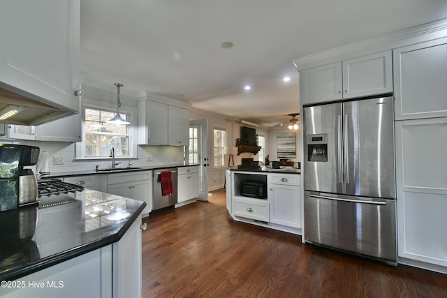 114 Lansdowne Rd, Wilmington, NC 28409 - kitchen featuring stainless steel appliances, dark countertops, a sink, recessed lighting, and dark wood-type flooring