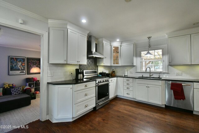 114 Lansdowne Rd, Wilmington, NC 28409 - kitchen featuring stainless steel appliances, dark countertops, a sink, recessed lighting, and dark wood-type flooring