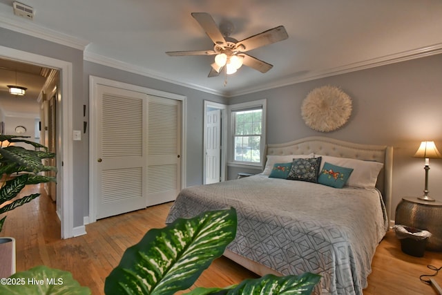 114 Lansdowne Rd, Wilmington, NC 28409 - bedroom with wood-type flooring, crown molding, and ceiling fan