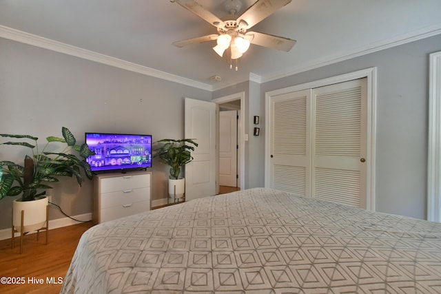 114 Lansdowne Rd, Wilmington, NC 28409 - bedroom featuring wood finished floors, ornamental molding, a closet, baseboards, and ceiling fan
