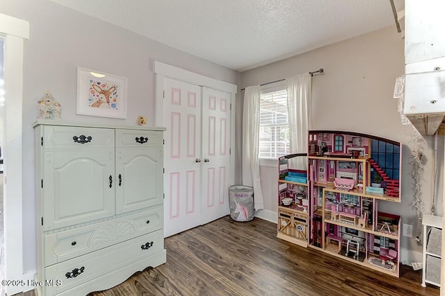 4838 Stillwell Rd, Wilmington, NC 28412 - recreation room featuring wood finished floors, a textured ceiling, and baseboards