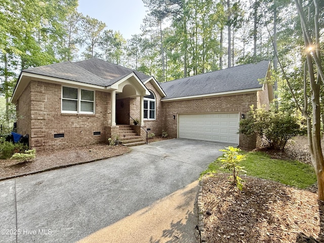 112 Lakeview Ln, Washington, NC 27889 - single story home featuring crawl space, asphalt driveway, roof with shingles, and brick siding