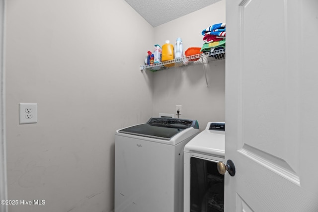 302 Fairmount Way, New Bern, NC 28562 - washroom with washing machine and dryer and a textured ceiling