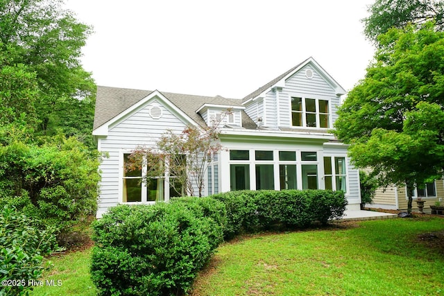 8500 Hammock Dunes Dr, Wilmington, NC 28411 - back of property with a lawn