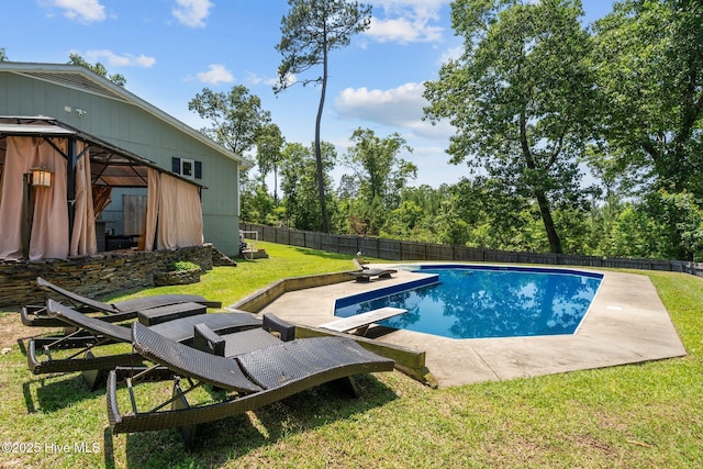 140 One Down St, Southern Pines, NC 28387 - view of pool featuring a diving board and a patio area