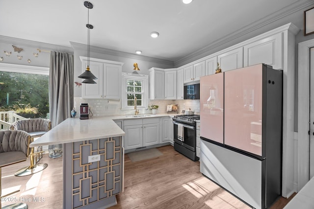 2221 Greaves Ct, Winterville, NC 28590 - kitchen with appliances with stainless steel finishes, a peninsula, white cabinetry, crown molding, and decorative backsplash