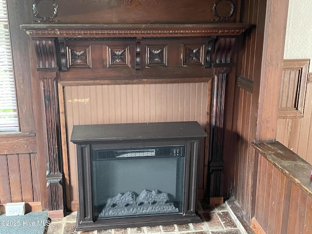 958 Holly Rd, Lakeview, NC 28350 - detailed view of wooden walls
