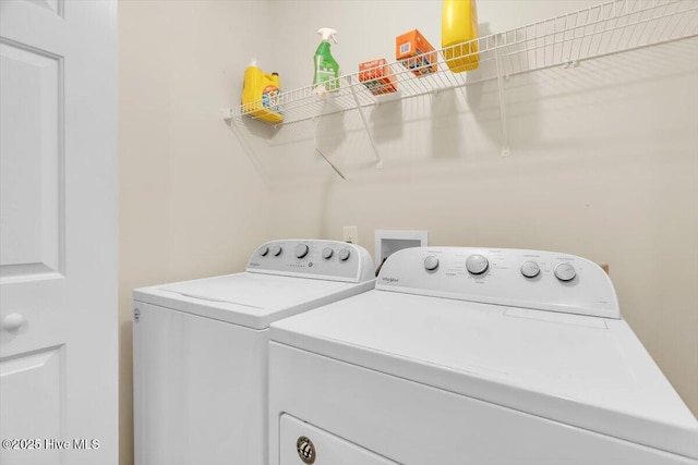 136 Van Riggs Rd, Hubert, NC 28539 - laundry room with independent washer and dryer