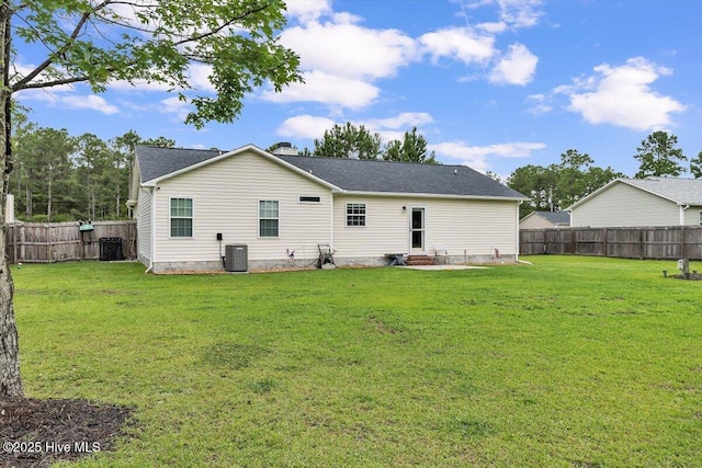 136 Van Riggs Rd, Hubert, NC 28539 - back of property with a fenced backyard and entry steps