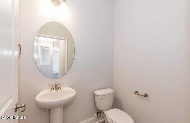 74 Fishing Creek Dr, New Bern, NC 28562 - half bath with toilet, baseboards, and a sink