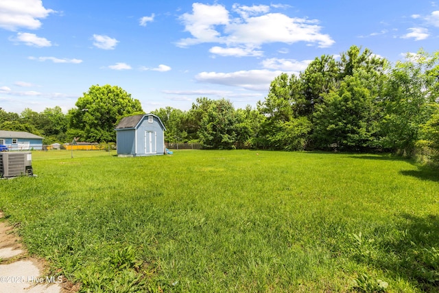 453 Hunting Green Dr, Jacksonville, NC 28546 - view of yard featuring a shed