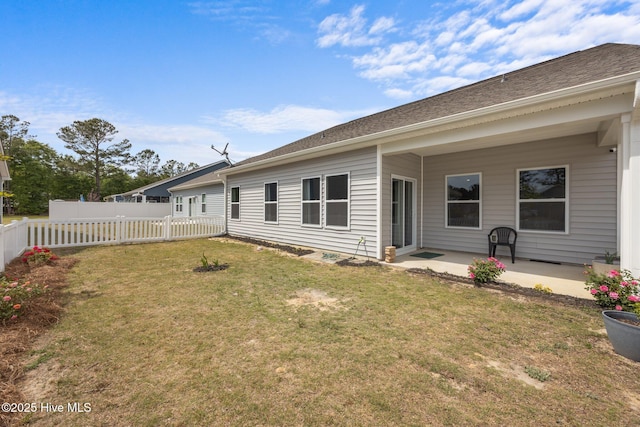 1008 Rodanthe Dr, New Bern, NC 28562 - back of property with a patio area