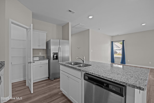 1008 Rodanthe Dr, New Bern, NC 28562 - kitchen with stainless steel appliances, a sink, an island with sink, dark wood-type flooring, and recessed lighting