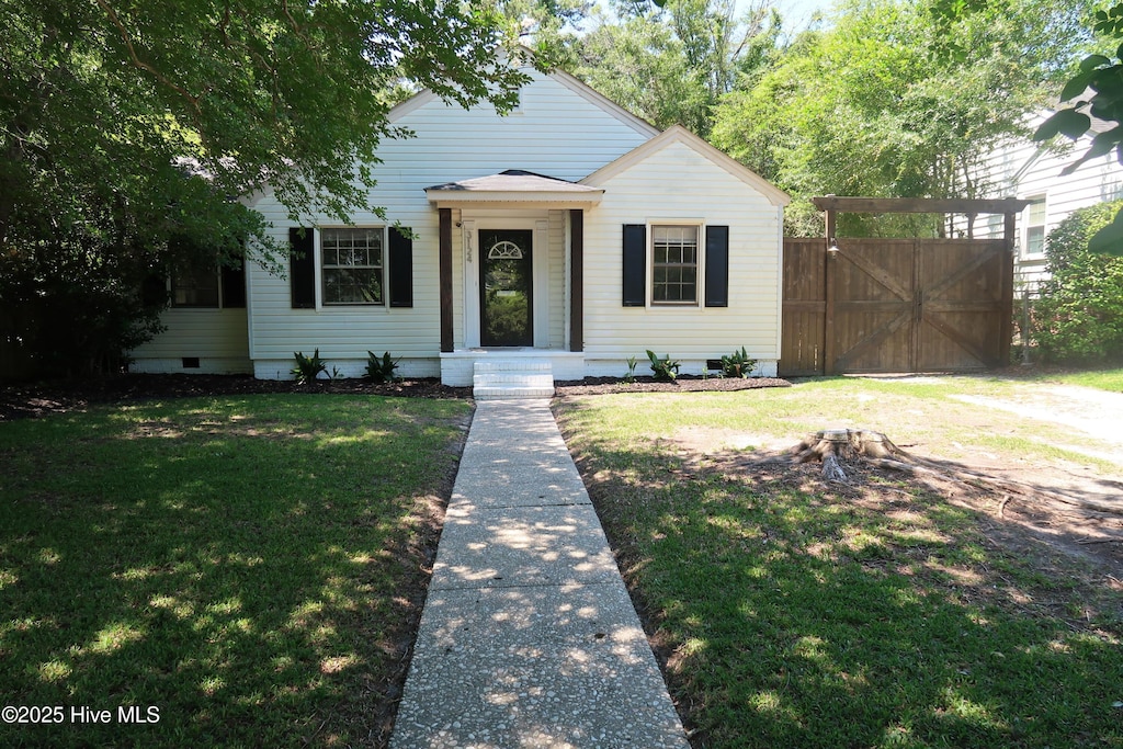 3124 Camden Cir, Wilmington, NC 28403 - bungalow with a gate and crawl space