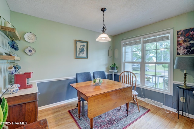1525 Pointer Ln, Wilmington, NC 28411 - dining area with light wood finished floors and a textured ceiling