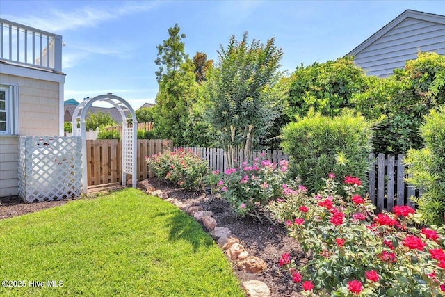 813 Cutter Ct, Kure Beach, NC 28449 - view of yard