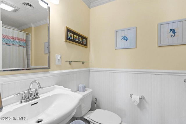 1033 Ocean Blvd W, Holden Beach, NC 28462 - full bath with wainscoting and ornamental molding