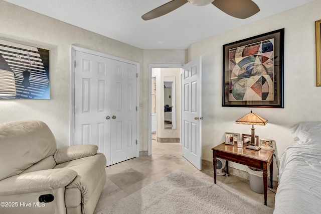 208 Bloomington Ln, Wilmington, NC 28411 - living area with a ceiling fan
