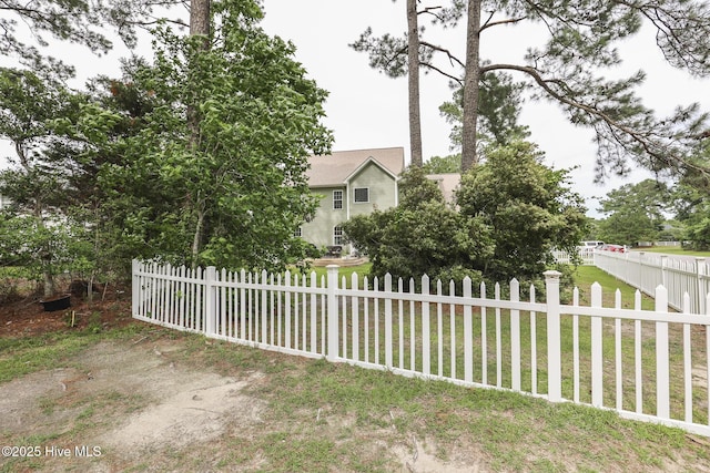 637 White Oak Xing, Swansboro, NC 28584 - view of fenced front yard
