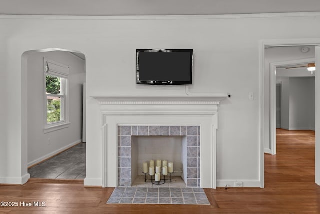 822 Chattawka Ln, New Bern, NC 28560 - detailed view of wood finished floors, baseboards, a tile fireplace, and arched walkways