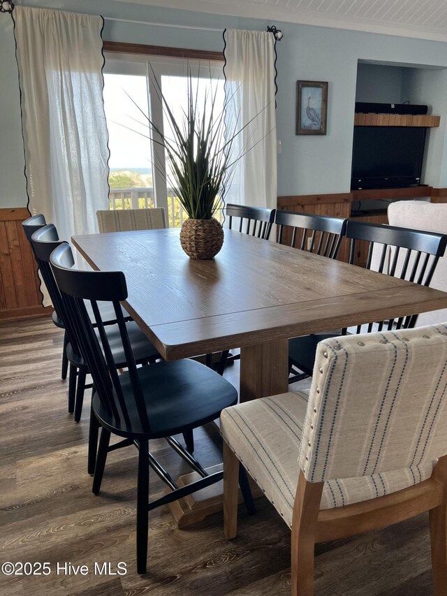 4704 S Va Dare Trl, Nags Head, NC 27959 - dining room featuring wood finished floors and a wainscoted wall