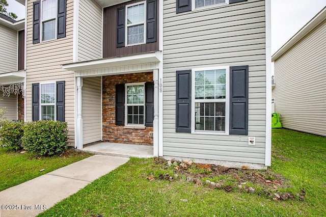 108 Meadow Way, Havelock, NC 28532 - entrance to property featuring a yard