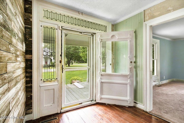 105 W Wayne St, Fremont, NC 27830 - entryway featuring crown molding, wood-type flooring, and a textured ceiling