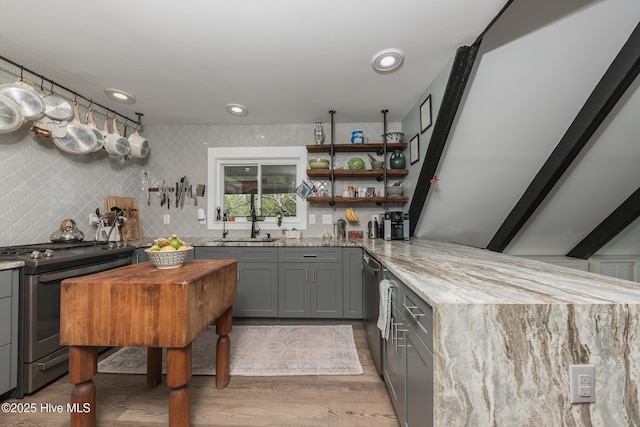 211 Fannie Creek Ln, Sneads Ferry, NC 28460 - indoor wet bar with stainless steel range oven, light wood-style floors, and backsplash