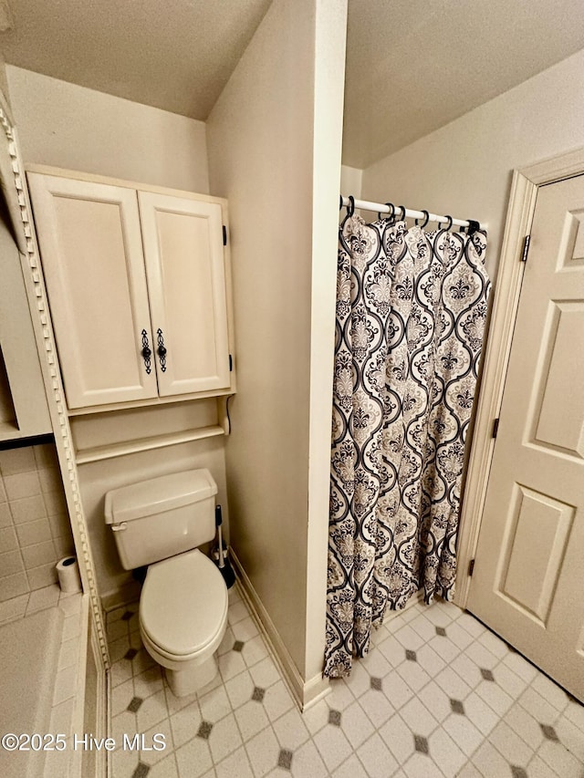 9550 NC-171, Williamston, NC 27892 - bathroom featuring a shower with curtain, a textured ceiling, and tile patterned flooring
