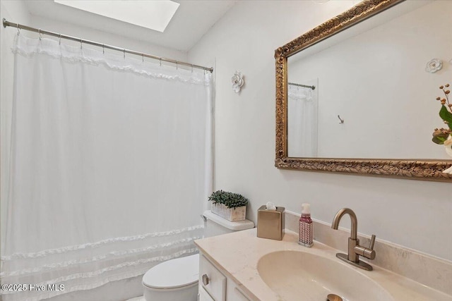 120 Shagbark Ct, Seven Lakes, NC 27376 - bathroom with vanity, a skylight, and curtained shower