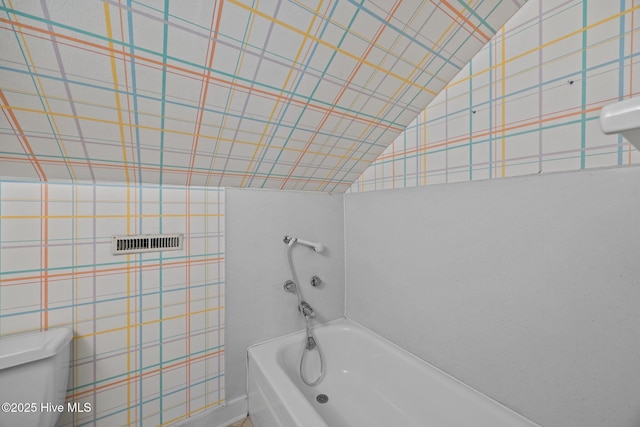 1909 Pawnee Dr, Kinston, NC 28504 - bathroom featuring lofted ceiling and a bathtub