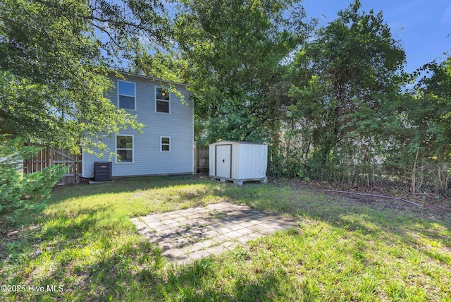 1004 S 8th St, Wilmington, NC 28401 - view of yard featuring a storage shed and a patio area