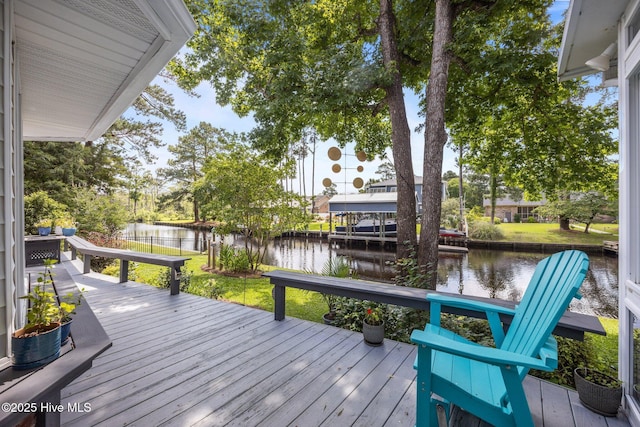 110 Mariners Ct, New Bern, NC 28562 - deck featuring a water view