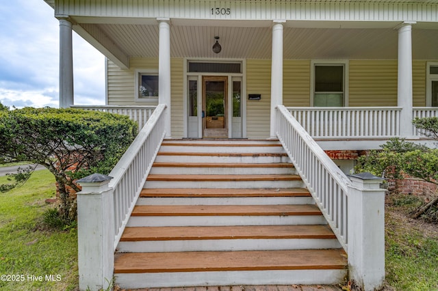 1305 N Market St, Washington, NC 27889 - view of exterior entry featuring a porch
