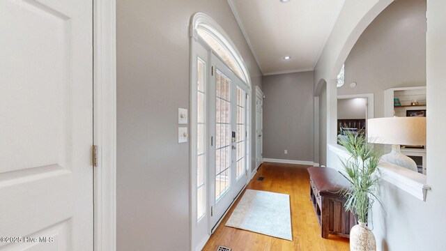 104 Chatham Pass, Trent Woods, NC 28562 - entryway with arched walkways, plenty of natural light, light wood-style flooring, ornamental molding, and recessed lighting