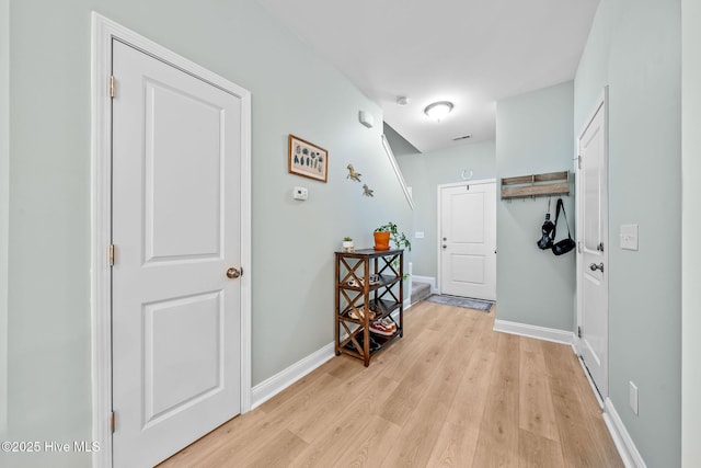 1571 Grey Cliff Run, Wilmington, NC 28405 - hallway featuring light wood-style floors and baseboards