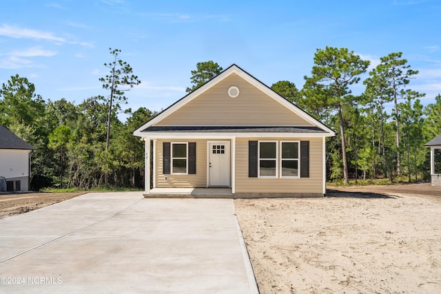 72 S Greensboro Rd, Southport, NC 28461 - bungalow-style house featuring a porch