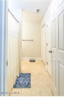 226 Bandon Dr, New Bern, NC 28562 - full bath with baseboards