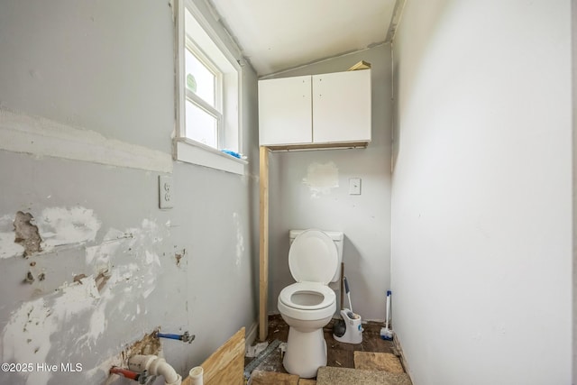 115 Wright St, Wilmington, NC 28401 - bathroom with toilet and vaulted ceiling