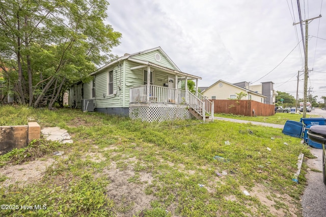 115 Wright St, Wilmington, NC 28401 - view of front of property with a porch and crawl space