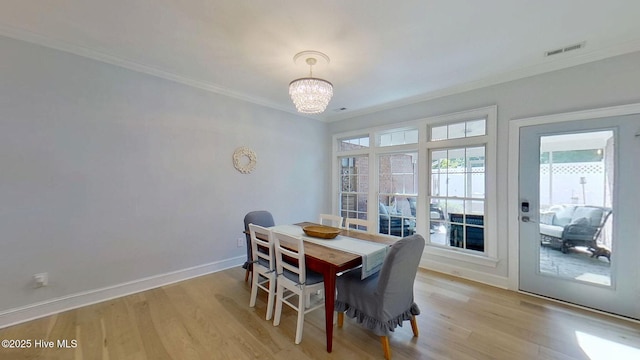 812 Vineyard Dr, New Bern, NC 28562 - dining area with crown molding, a chandelier, and light wood-style flooring
