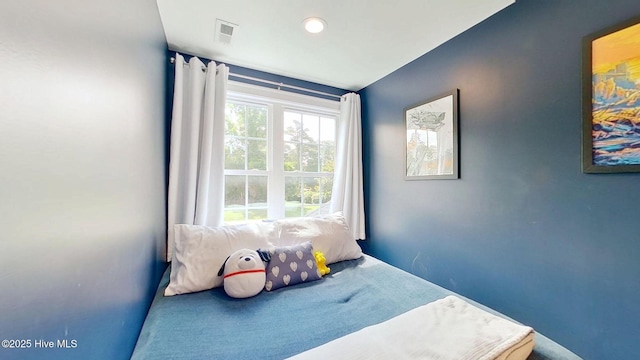 812 Vineyard Dr, New Bern, NC 28562 - carpeted bedroom featuring recessed lighting