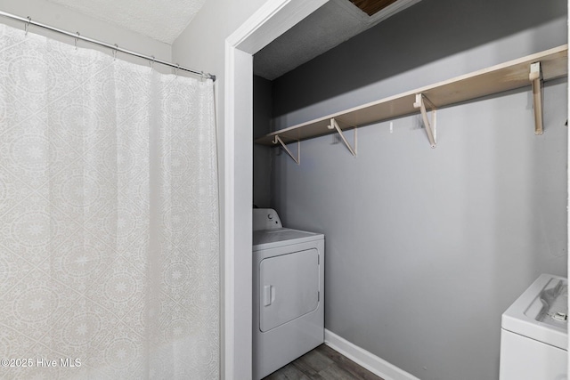 1415 Glenn St, Wilmington, NC 28401 - laundry area featuring washer / clothes dryer and dark wood finished floors