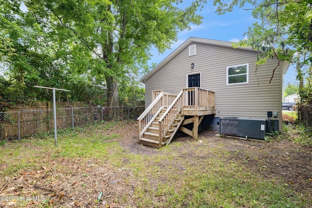 1415 Glenn St, Wilmington, NC 28401 - rear view of house with crawl space